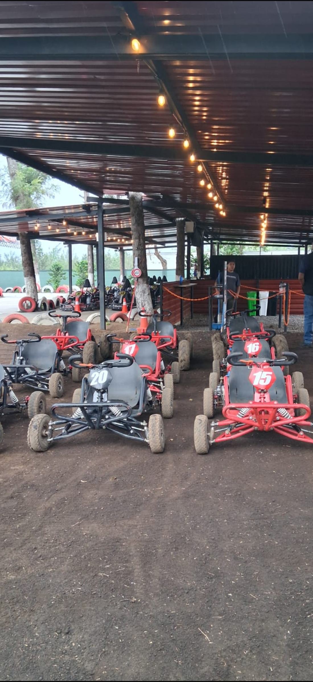 Buggies todo terreno de Diver Zone al atardecer