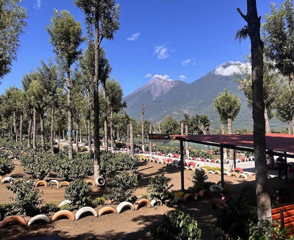 Pista de Diver Zone con vista al volcán